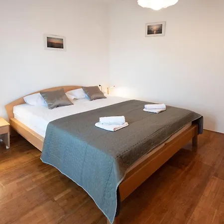 Ama - First Floor Apartmán