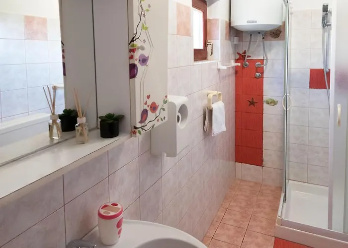 Ama - First Floor Apartamento Banjole