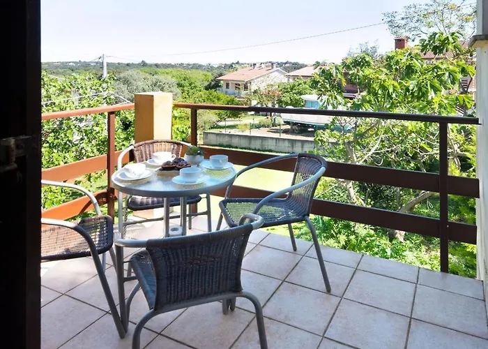 Ama - First Floor Apartamento Banjole